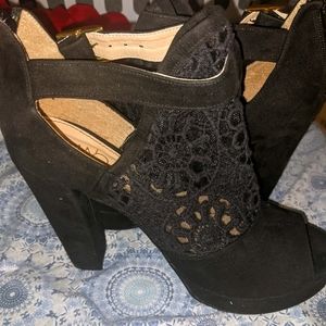 Women's lace heels